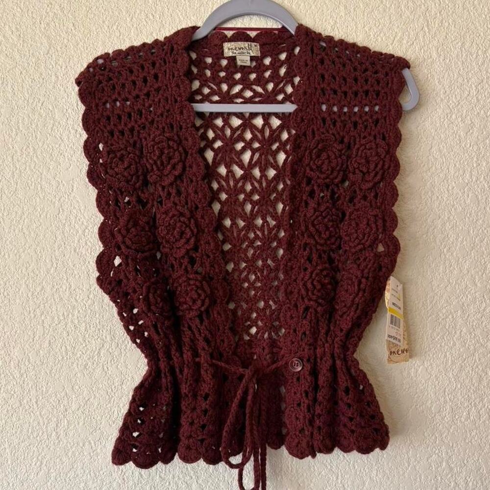 One World Burgundy Crochet Style Vest with Floral Rose Pattern Size Medium New